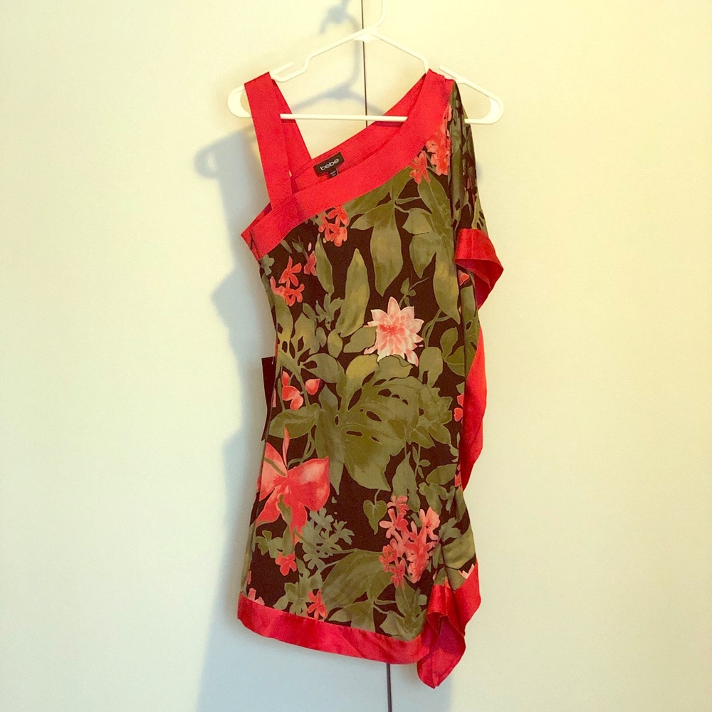 NWT Bebe Glamazon Fly Away Sleeve Dress